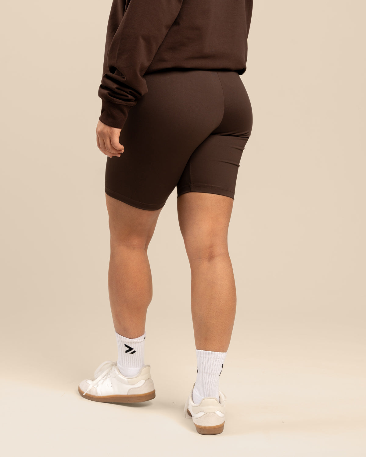 Biker shortsit, tummanruskea