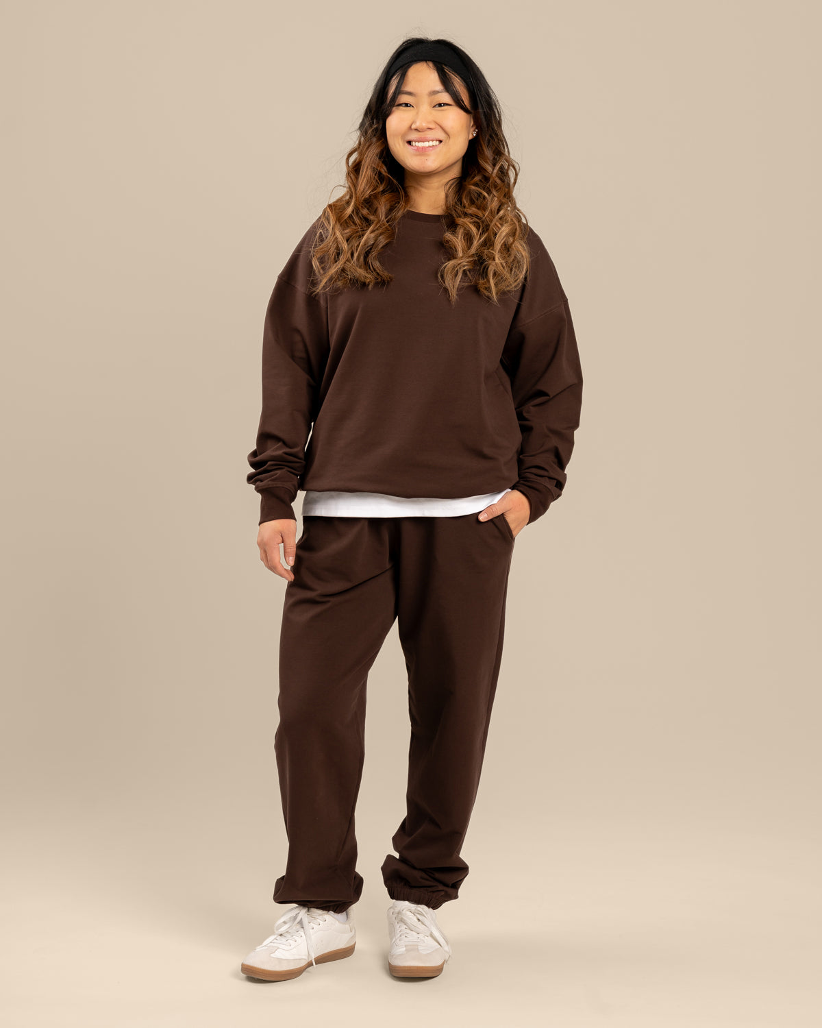 Collegehousut, tummanruskea