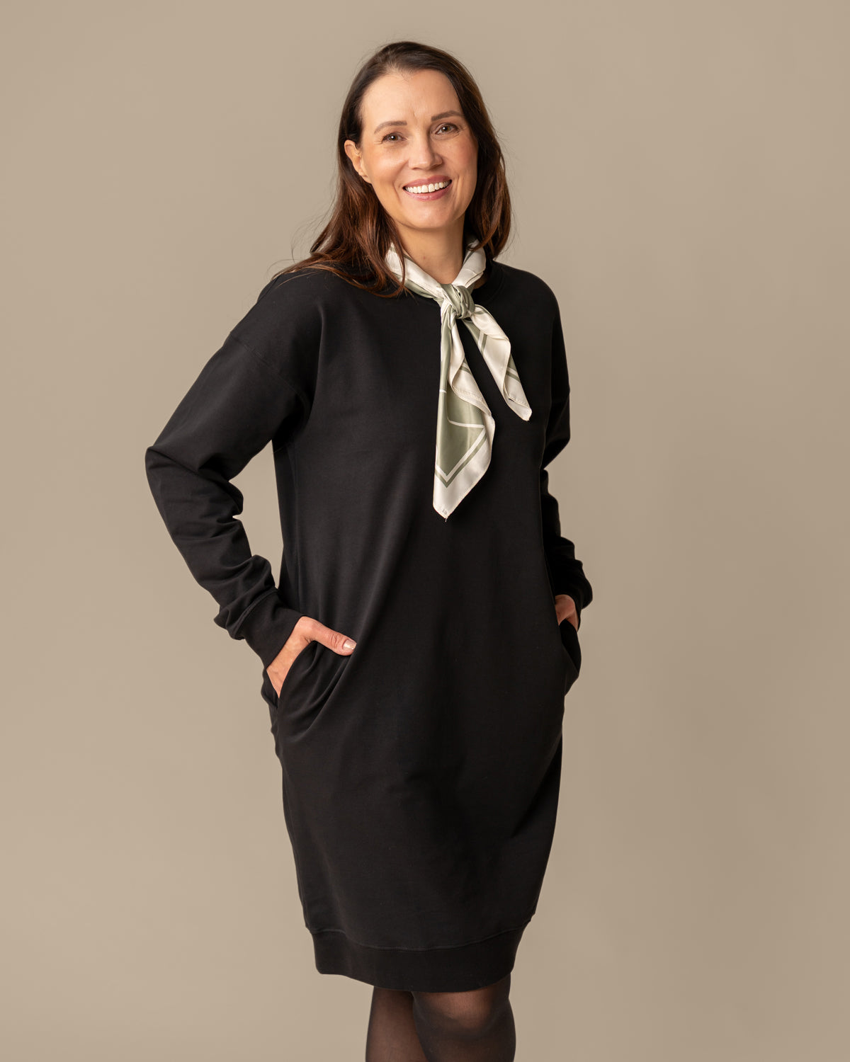 Collegemekko, musta Toive