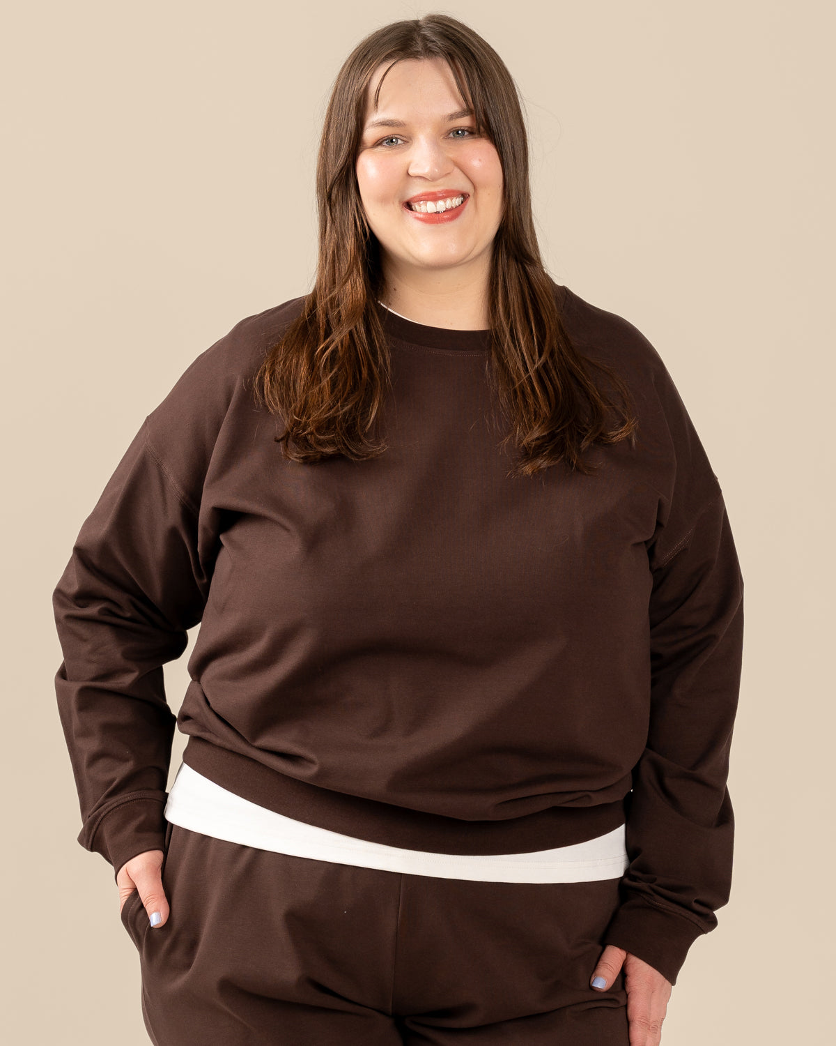 College, tummanruskea