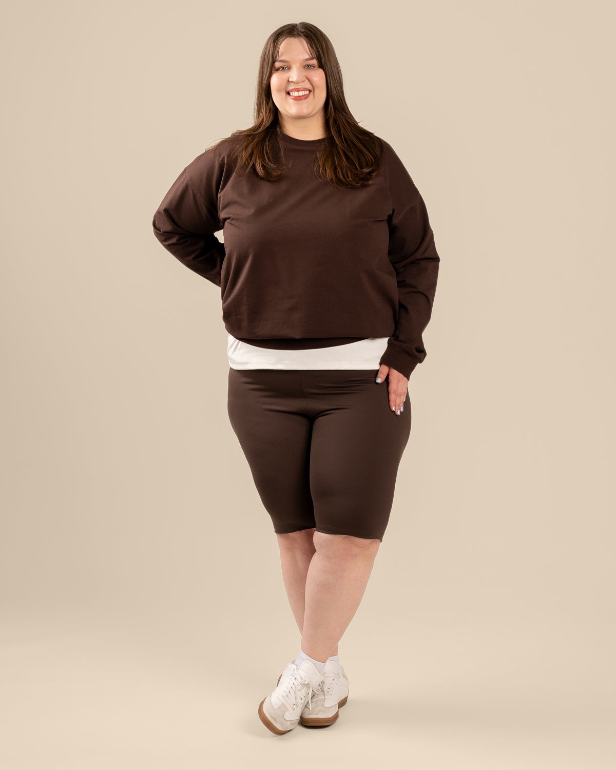 College, tummanruskea