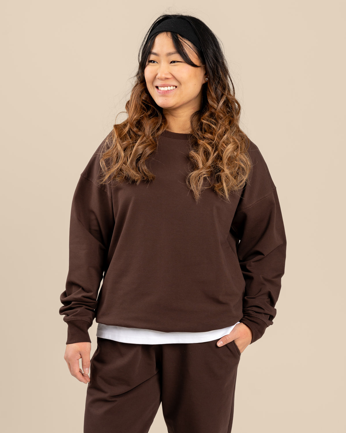 College, tummanruskea