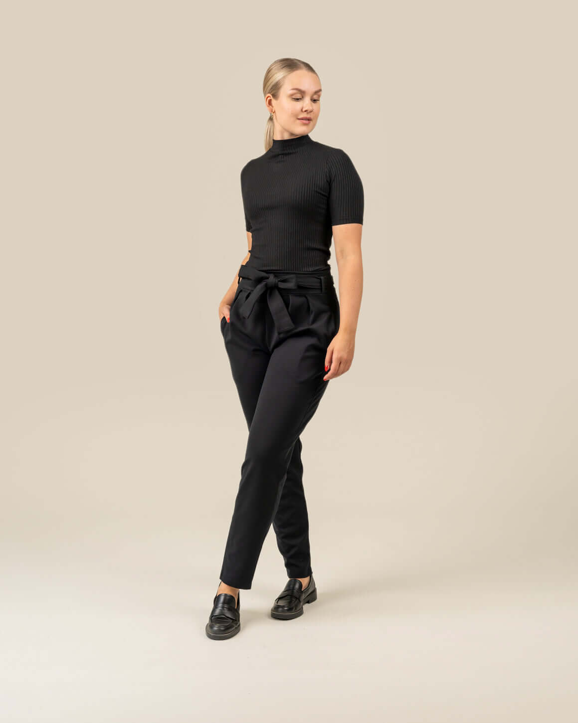 Mukava housut, musta Toive