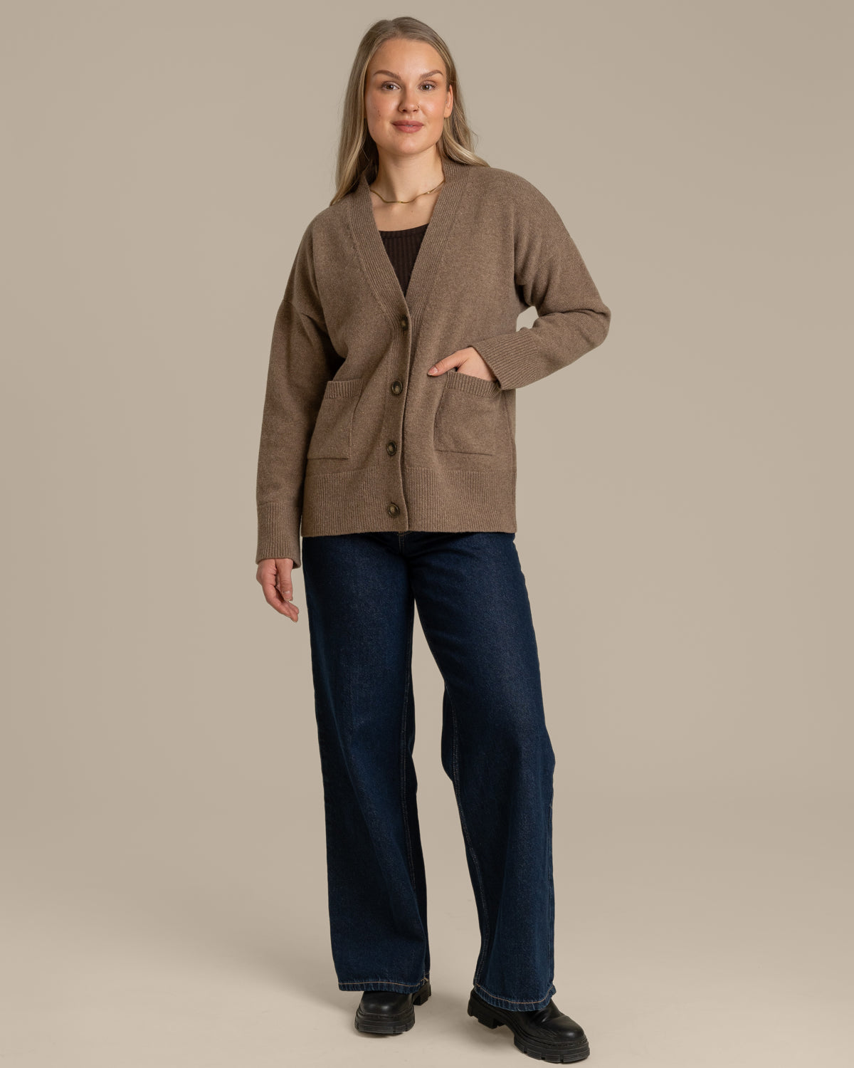 Kaste cardigan, medium brown