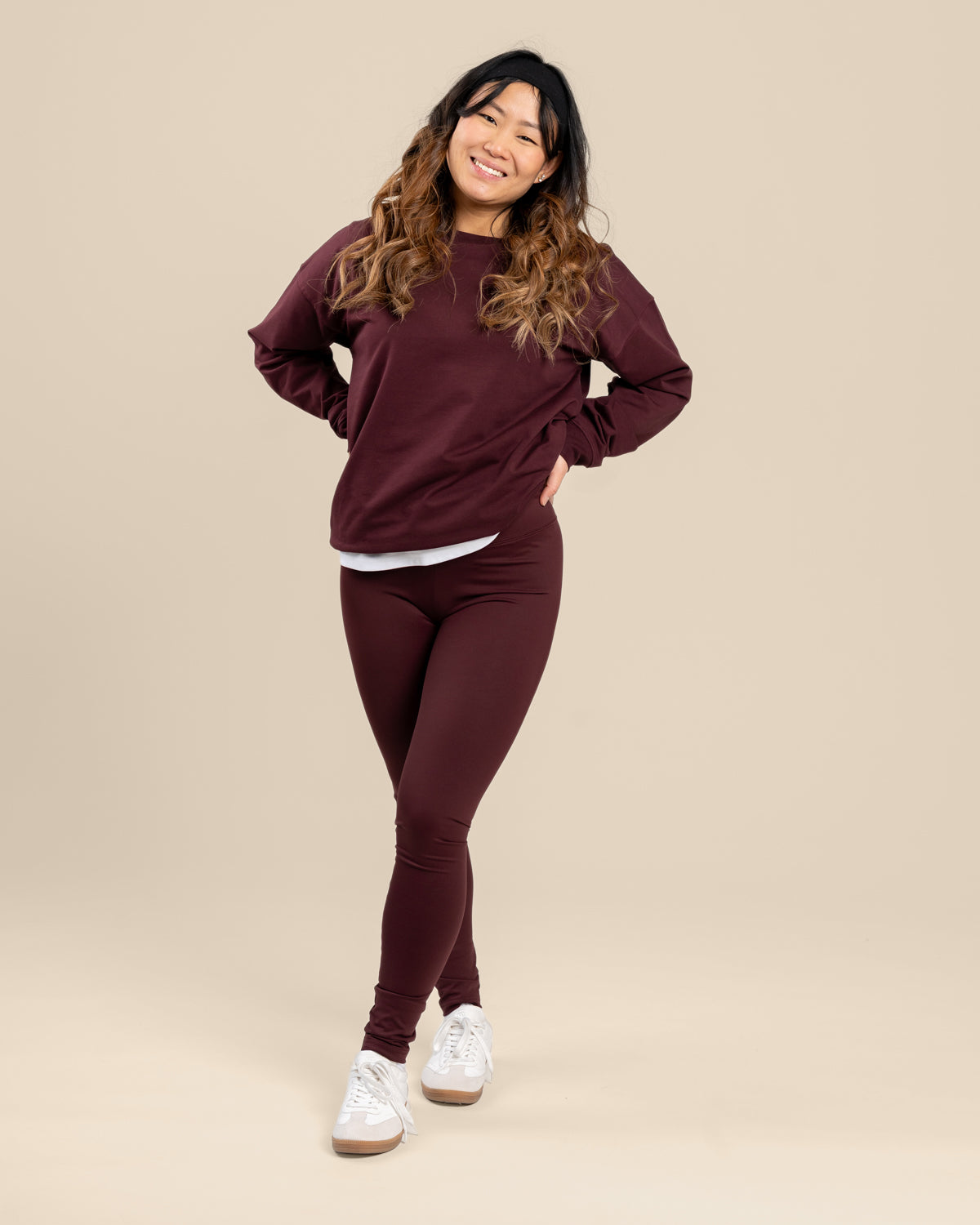 Viininpunaiset leggingsit