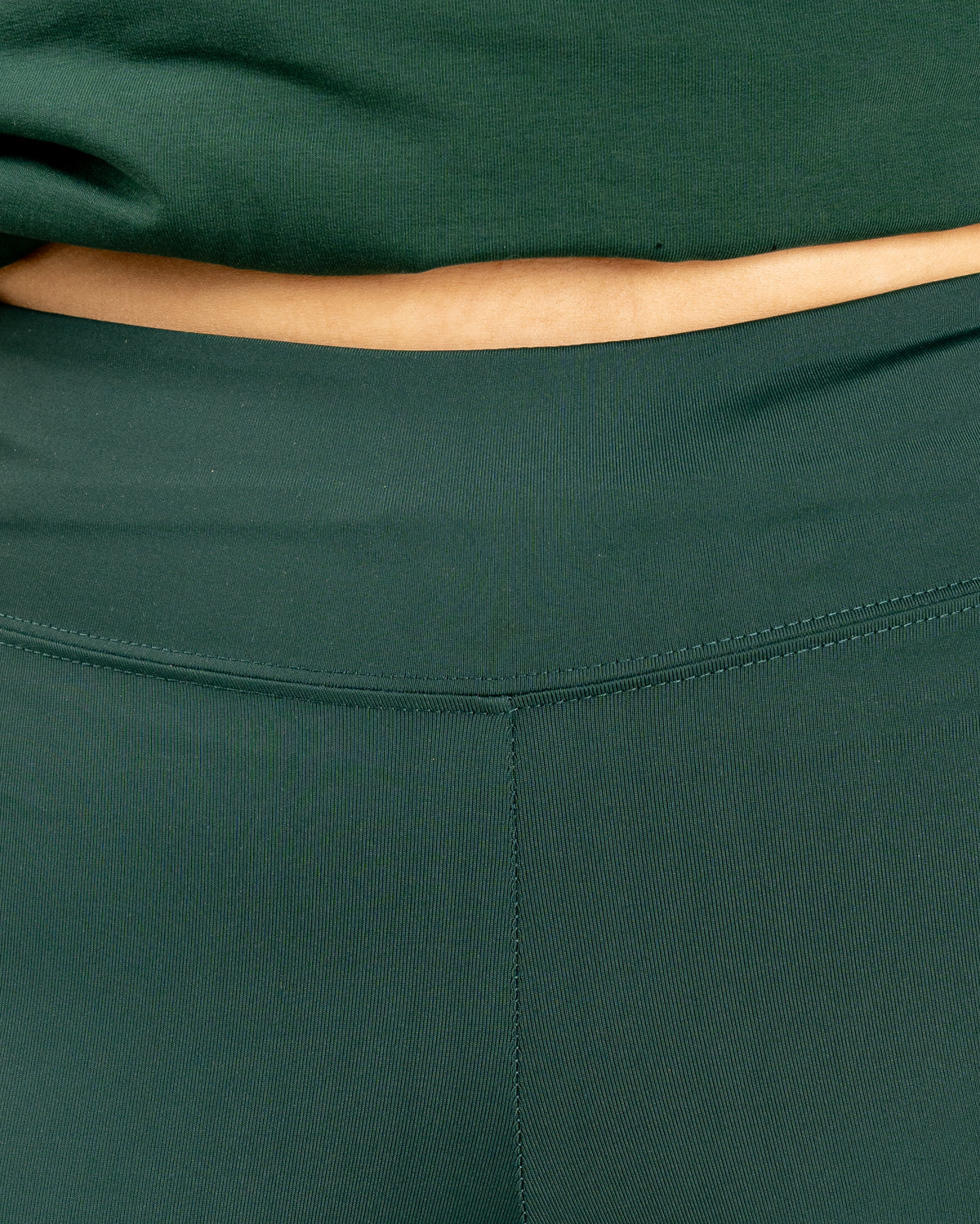 Tummanvihreät leggingsit