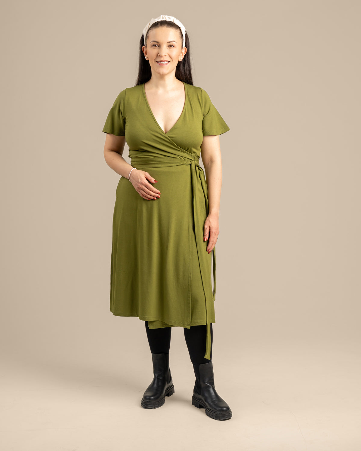 Lyhythihainen kietaisumekko, sammal Toive