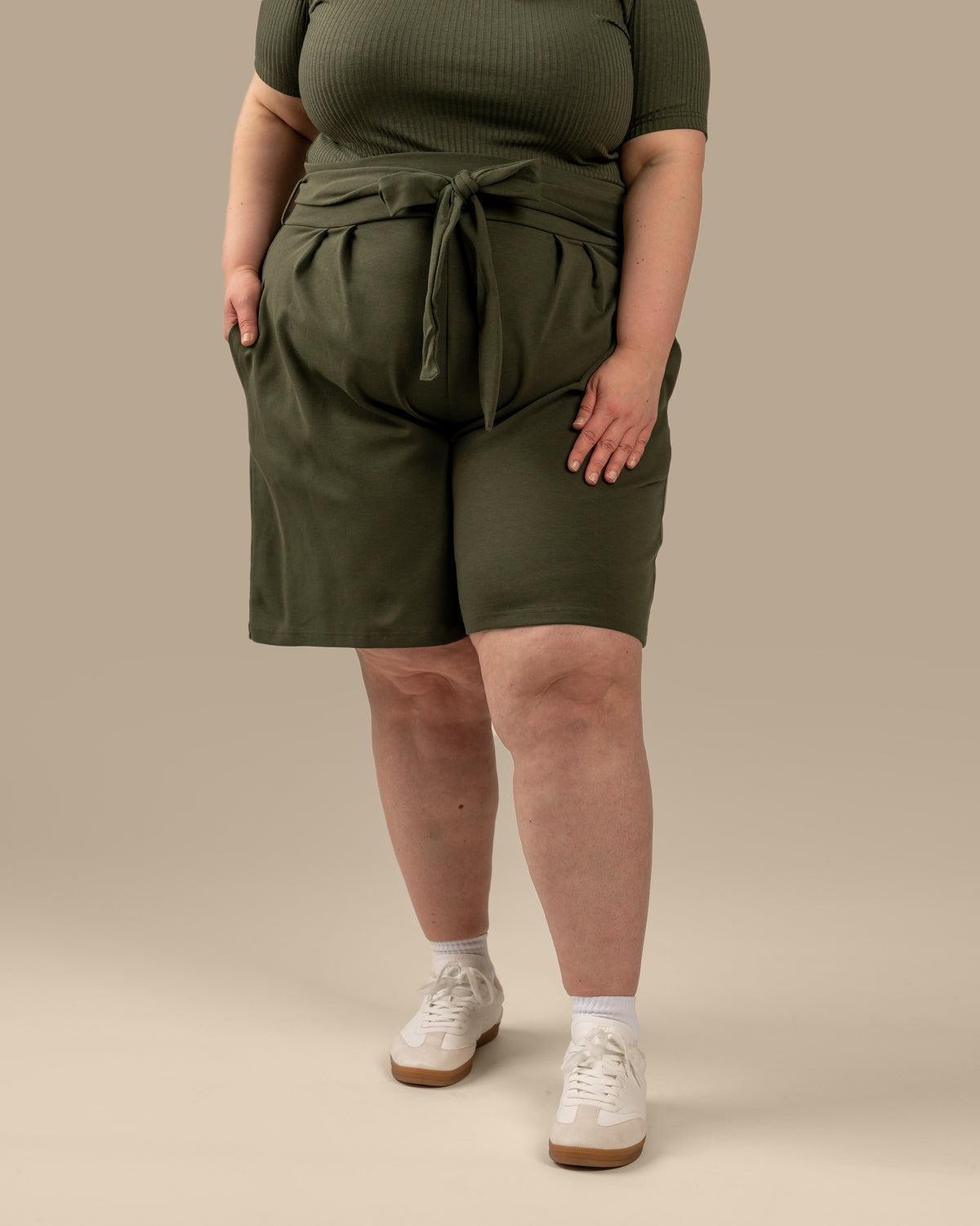 Mukava shortsit, khaki Toive.