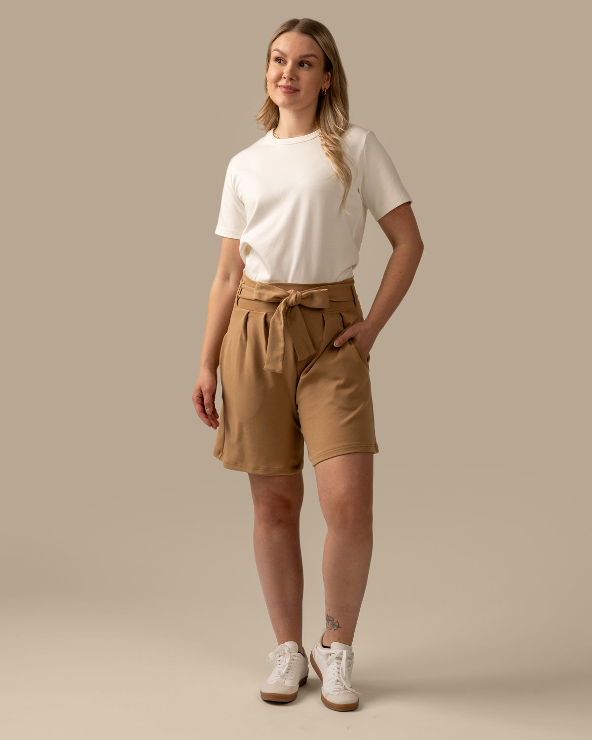 Mukava shortsit, beige Toive