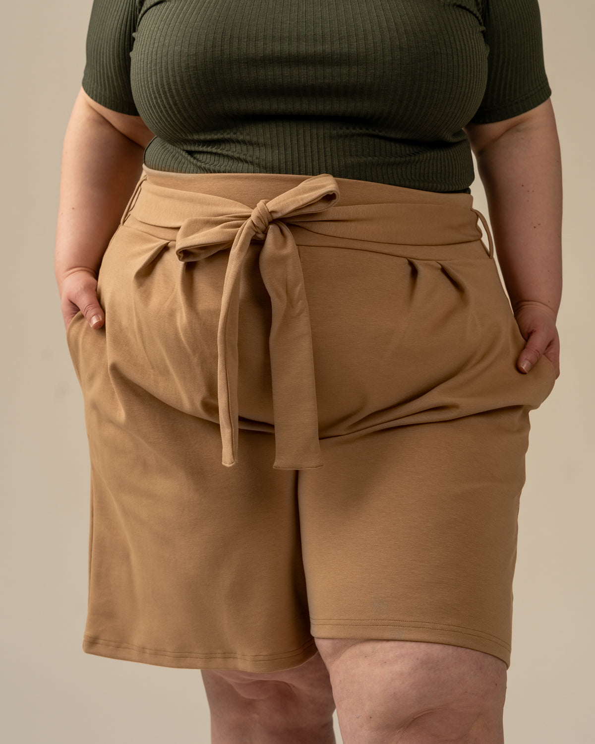 Mukava shortsit, beige Toive.