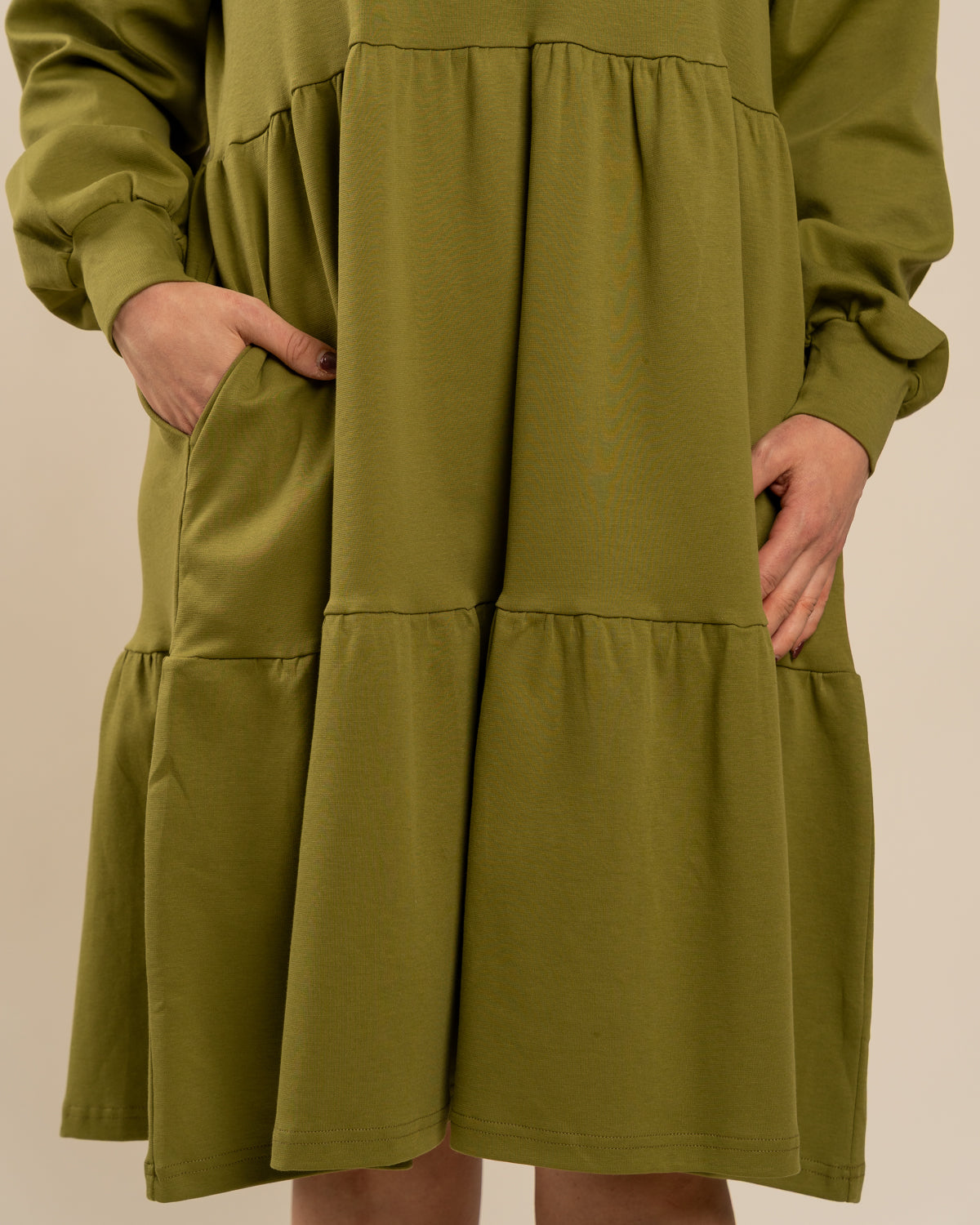 Pitkähihainen mekko, sammal Toive