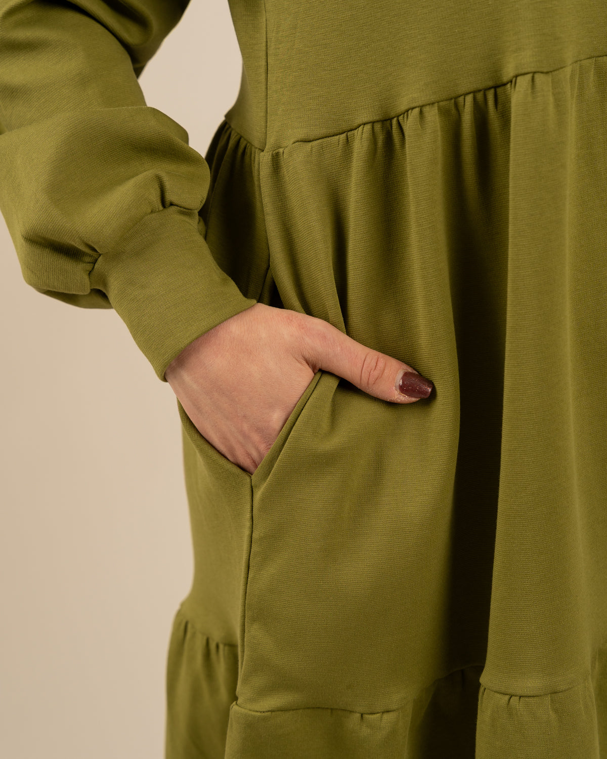 Pitkähihainen mekko, sammal Toive