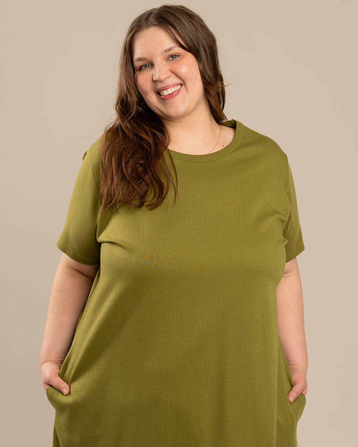 Poimuhelmainen mekko, sammal Toive