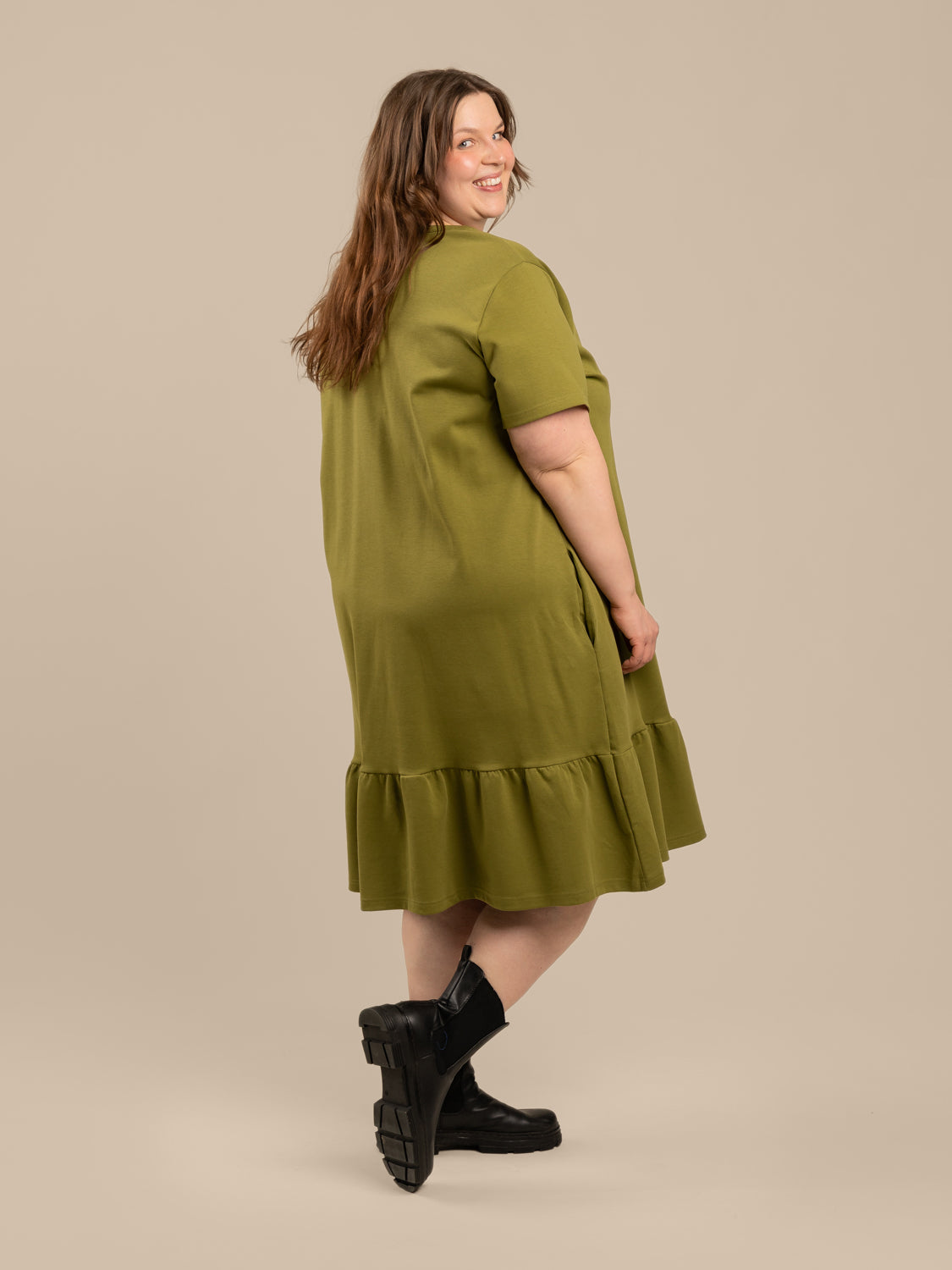 Poimuhelmainen mekko, sammal Toive