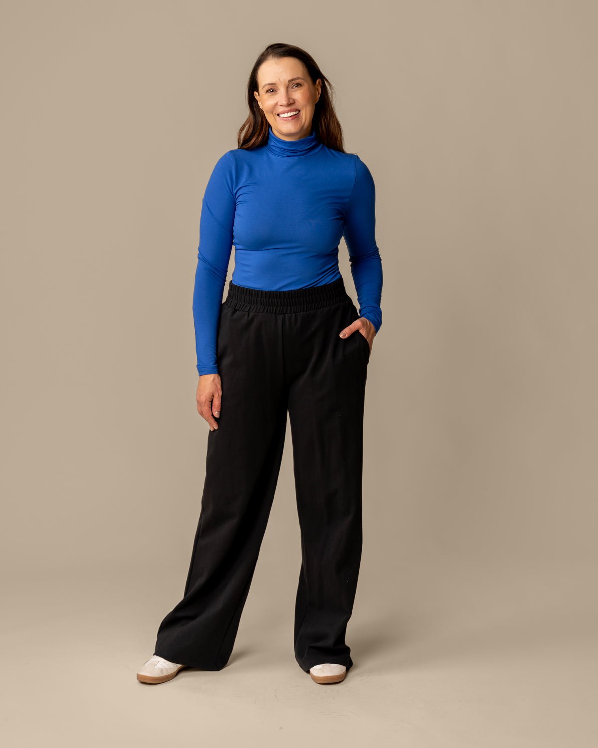 Poolo ultramariini, model wearing a blue top and black pants, showcasing soft LENZING™ ECOVERO™ viscose.