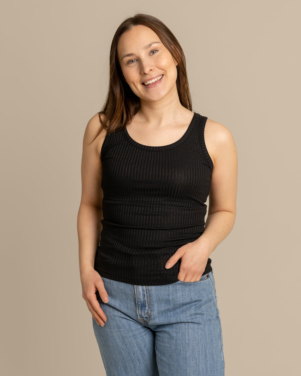 Ribbitoppi avara, musta