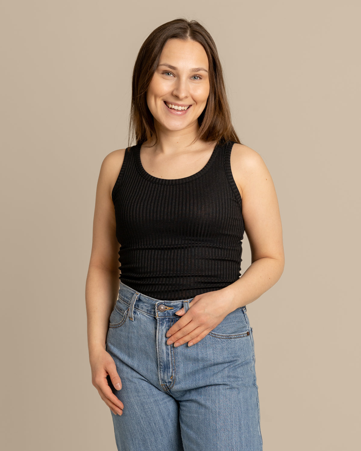 Ribbitoppi avara, musta