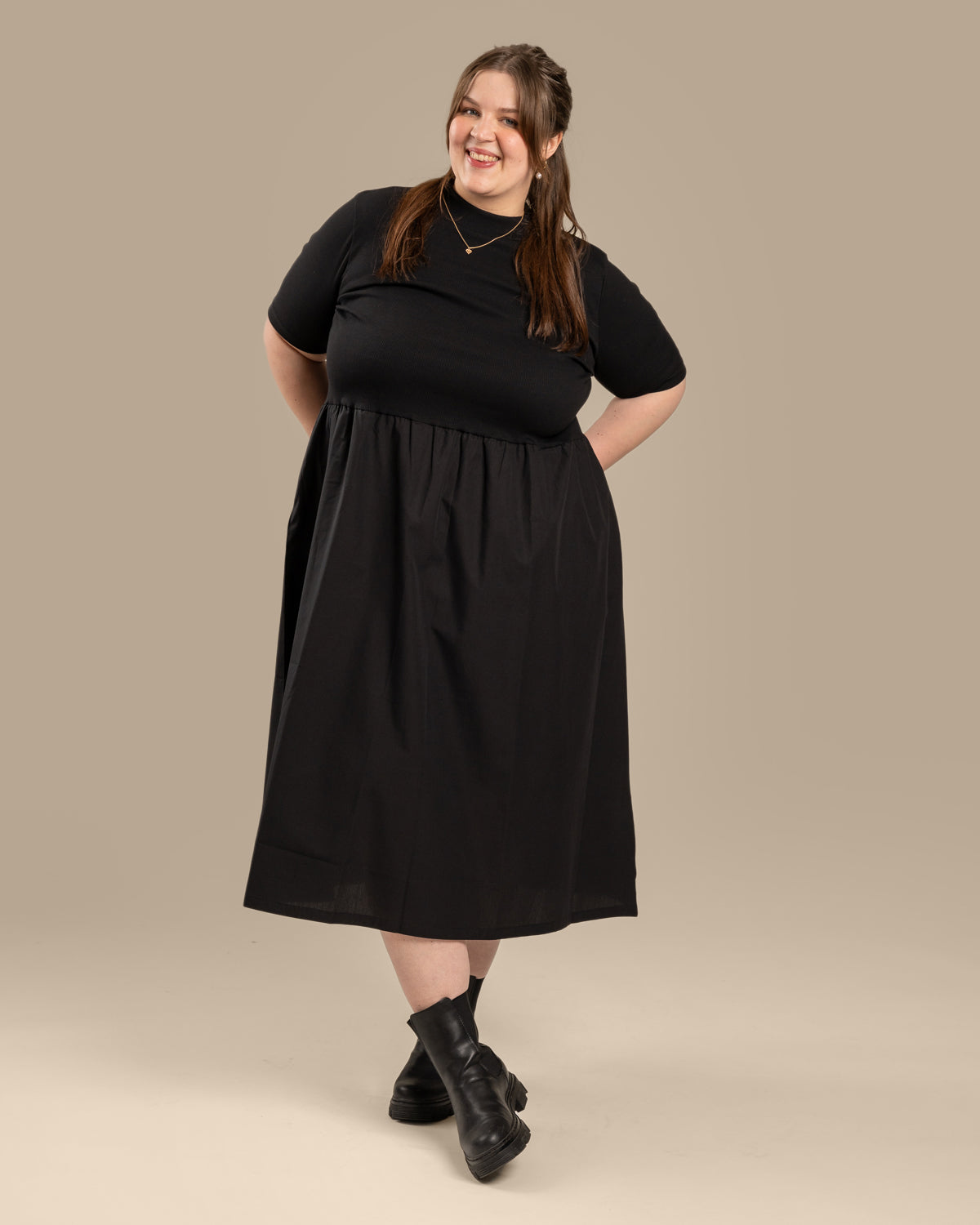 T-paitamekko popliini, musta Toive.