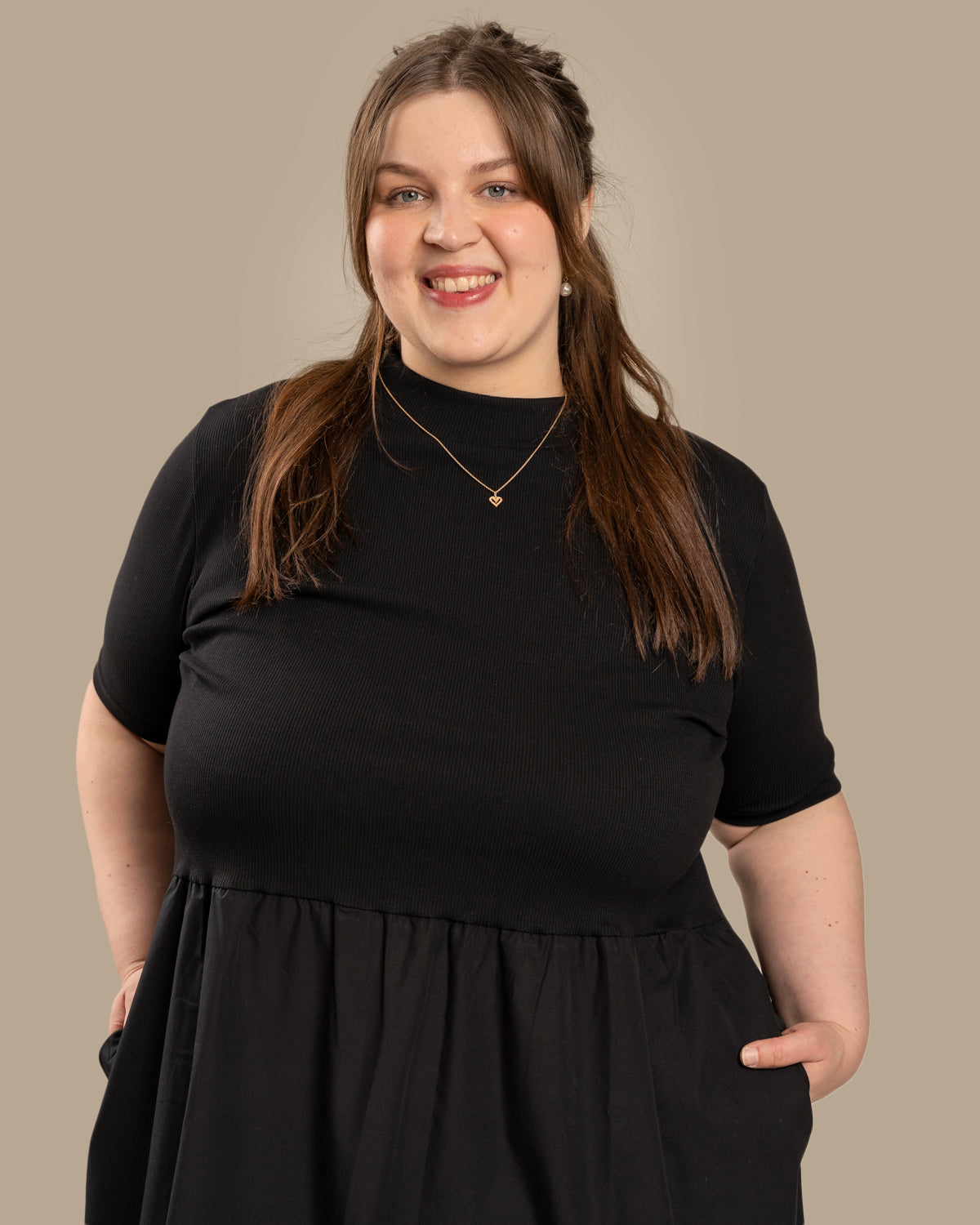 T-paitamekko popliini, musta Toive.