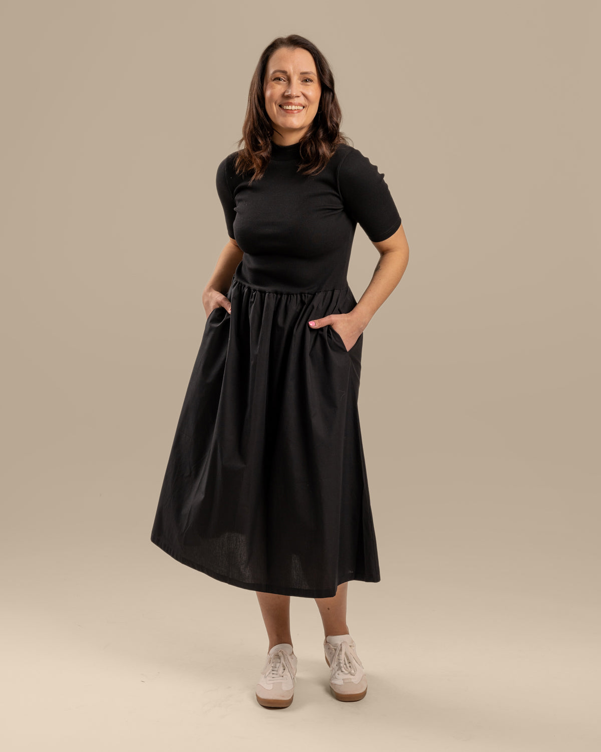 T-paitamekko popliini, musta Toive