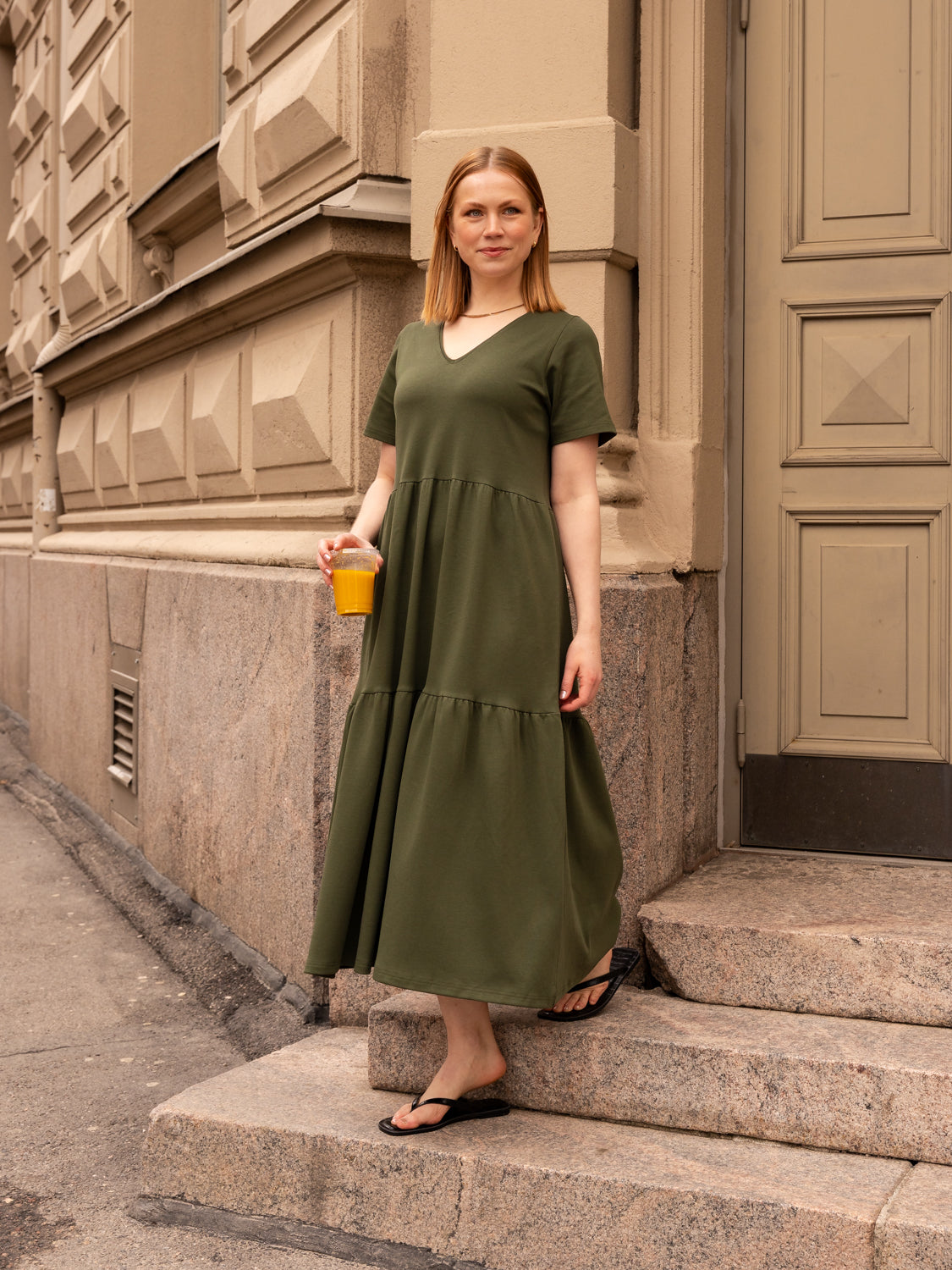 V-pääntiemekko pitkä, khaki