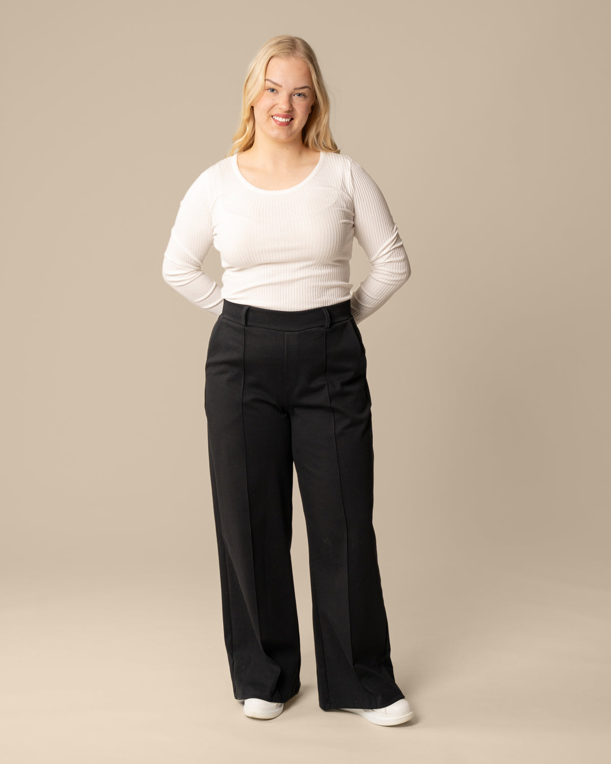 Laskoshousut leveät pitkä, musta