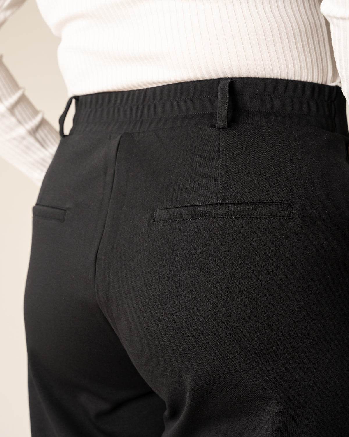 Mustat leveät laskoshousut puuvilla-elastaania