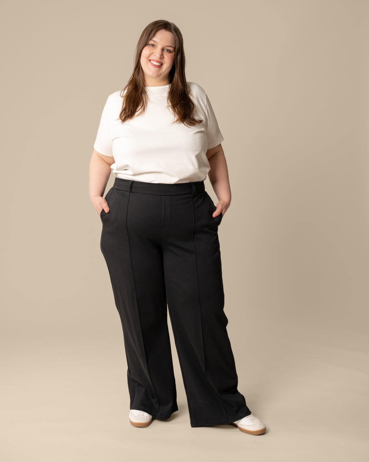 Mustat leveät laskoshousut puuvilla-elastaania