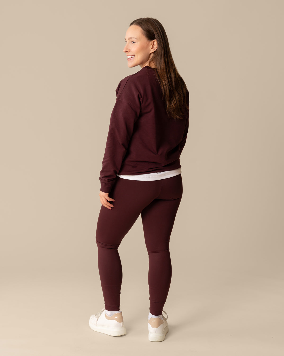 Lyhyet viininpunaiset leggingsit