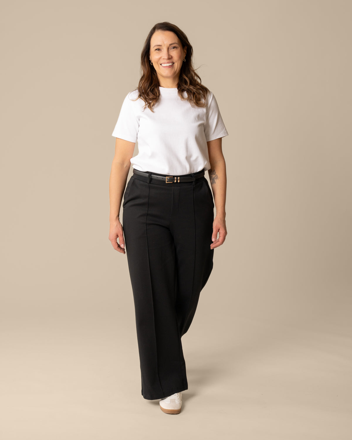 Mustat leveät laskoshousut puuvilla-elastaania