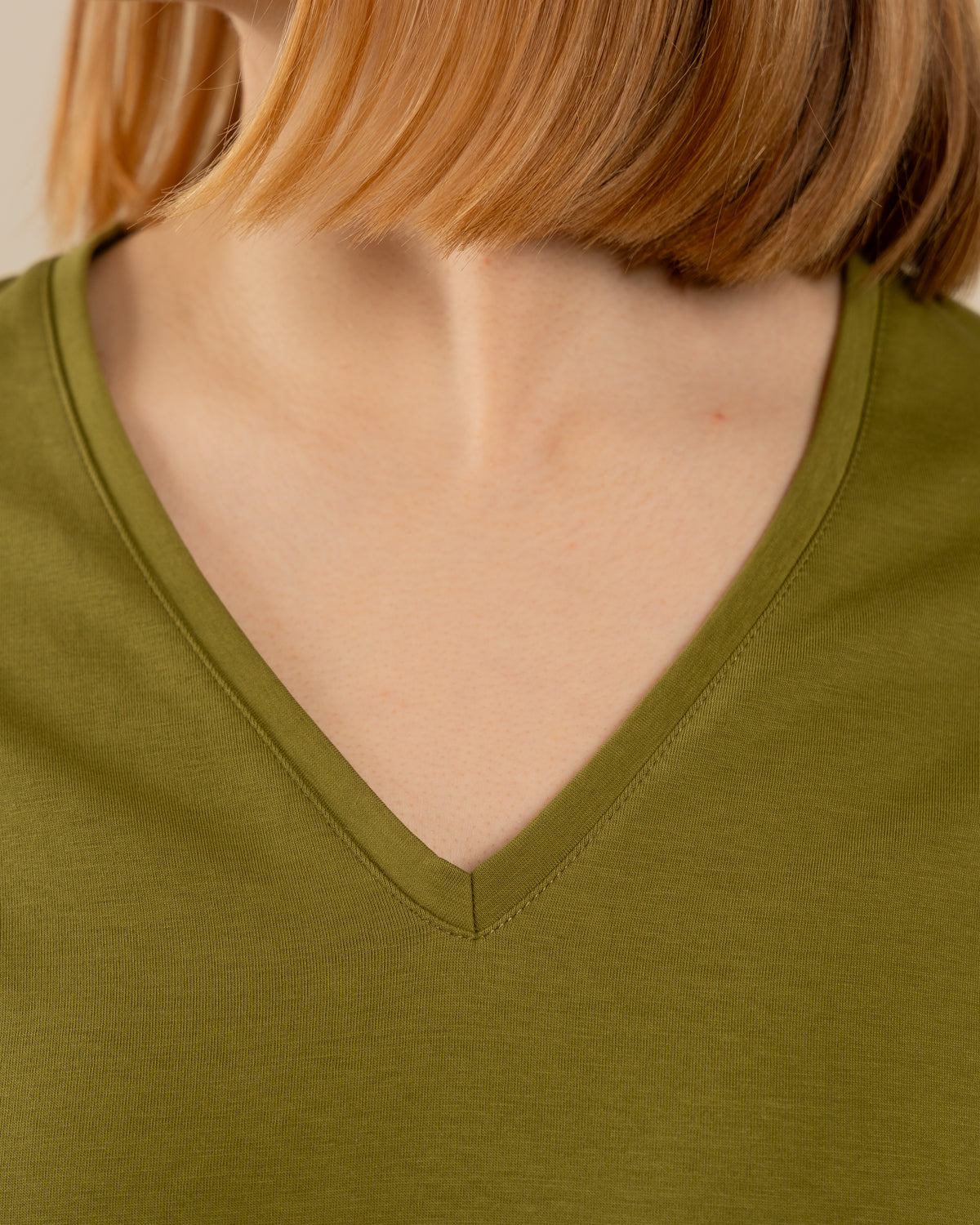 V-pääntie t-paita, sammal Toive