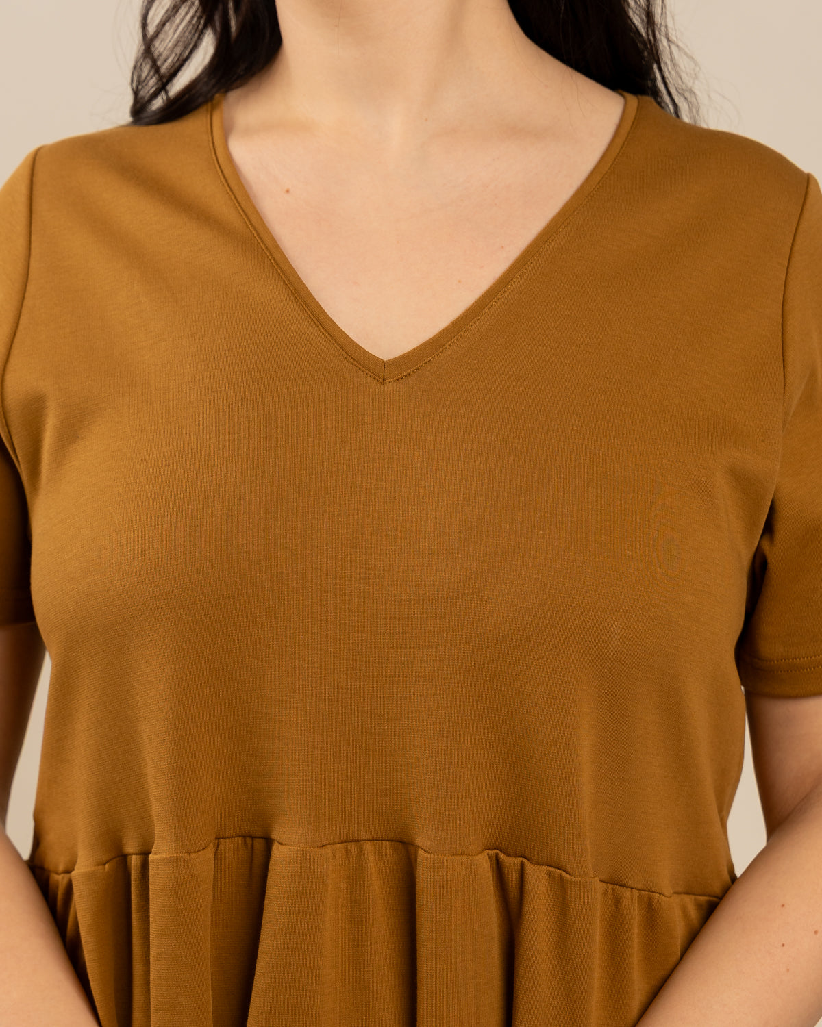 V-pääntiemekko pitkä, pronssi Toive