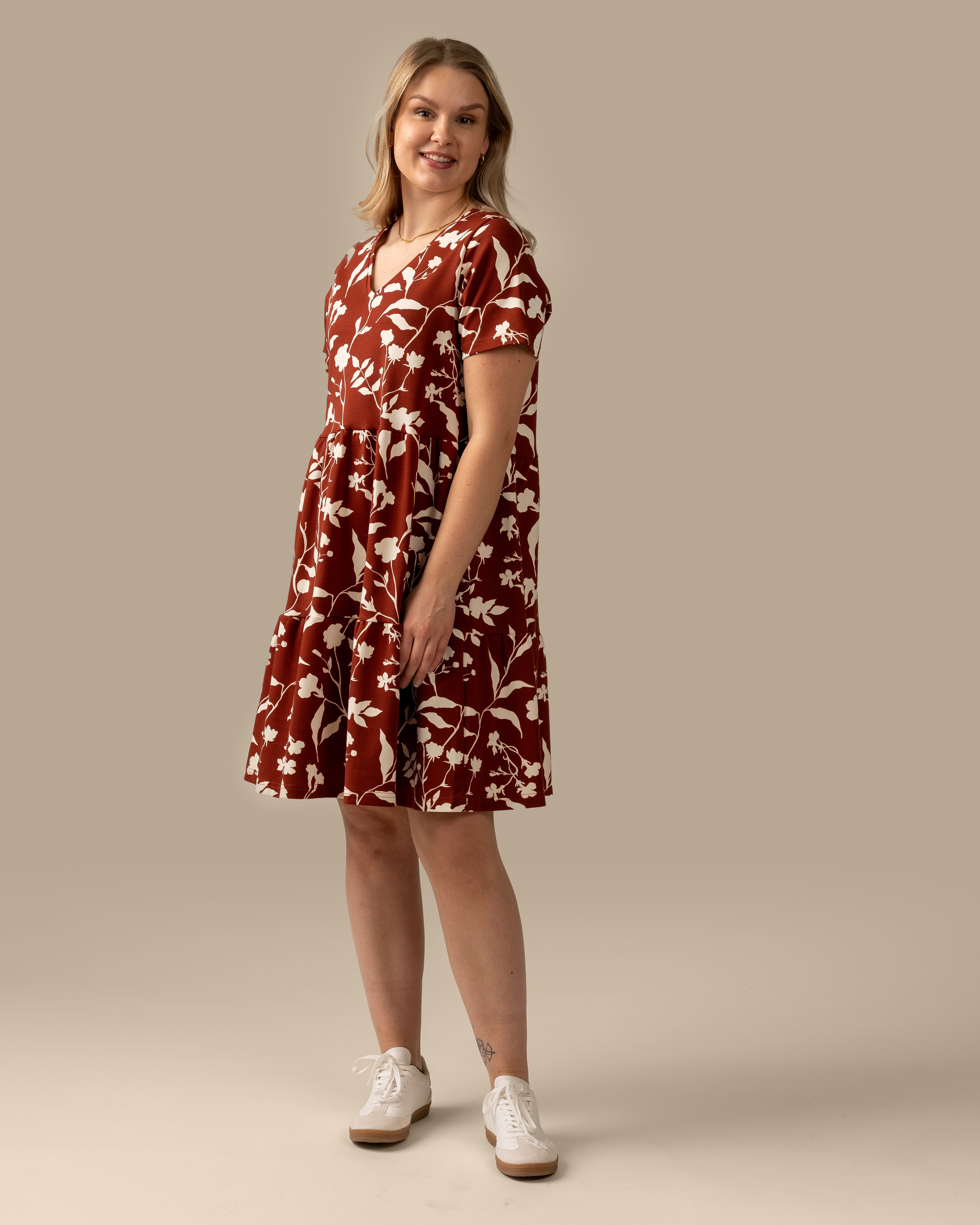 V-pääntiemekko, Varjot mahonki Toive.