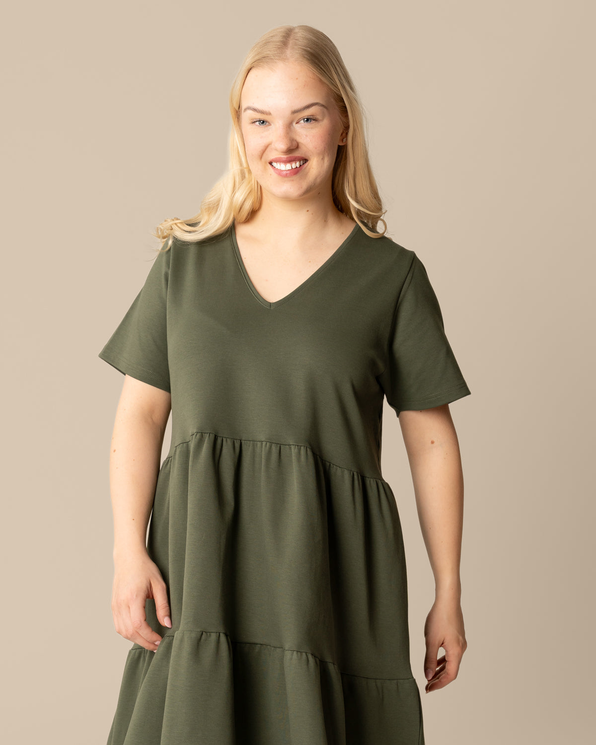 V-pääntiemekko, khaki