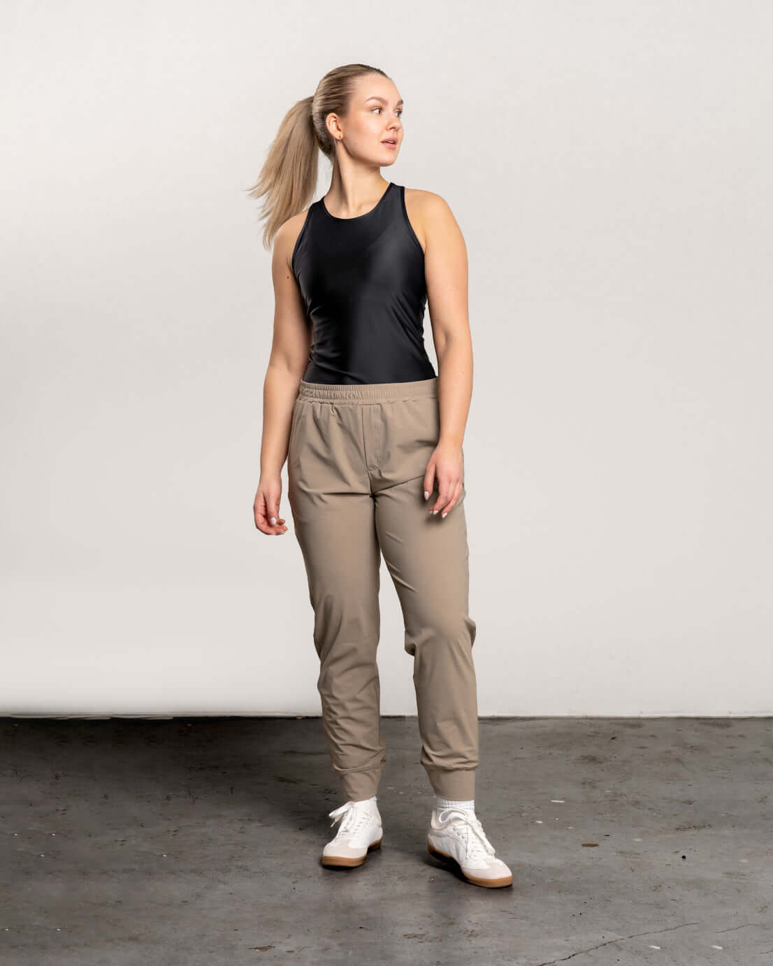 Hehku joggersit, beige Toive.