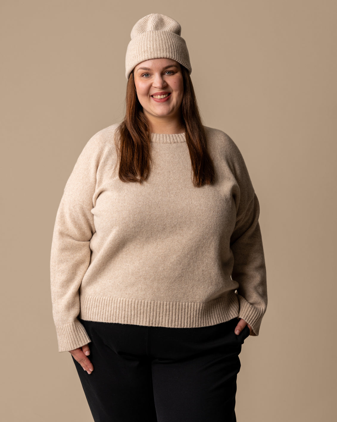 Laadukas beige hile neule 100% mulesing-vapaa merinovilla, rento mitoitus ja mukava pääntie.