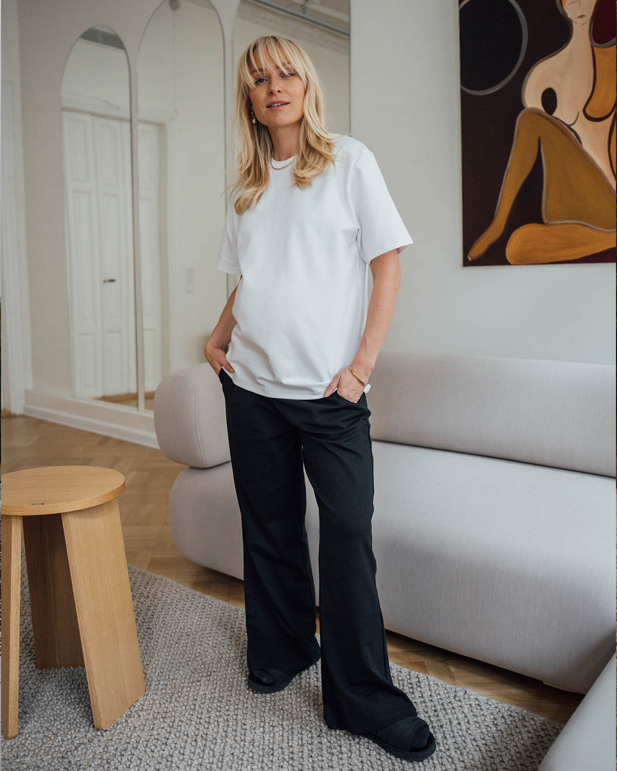 Sara Ticklen päällä Toiveen basics-mallistoa.