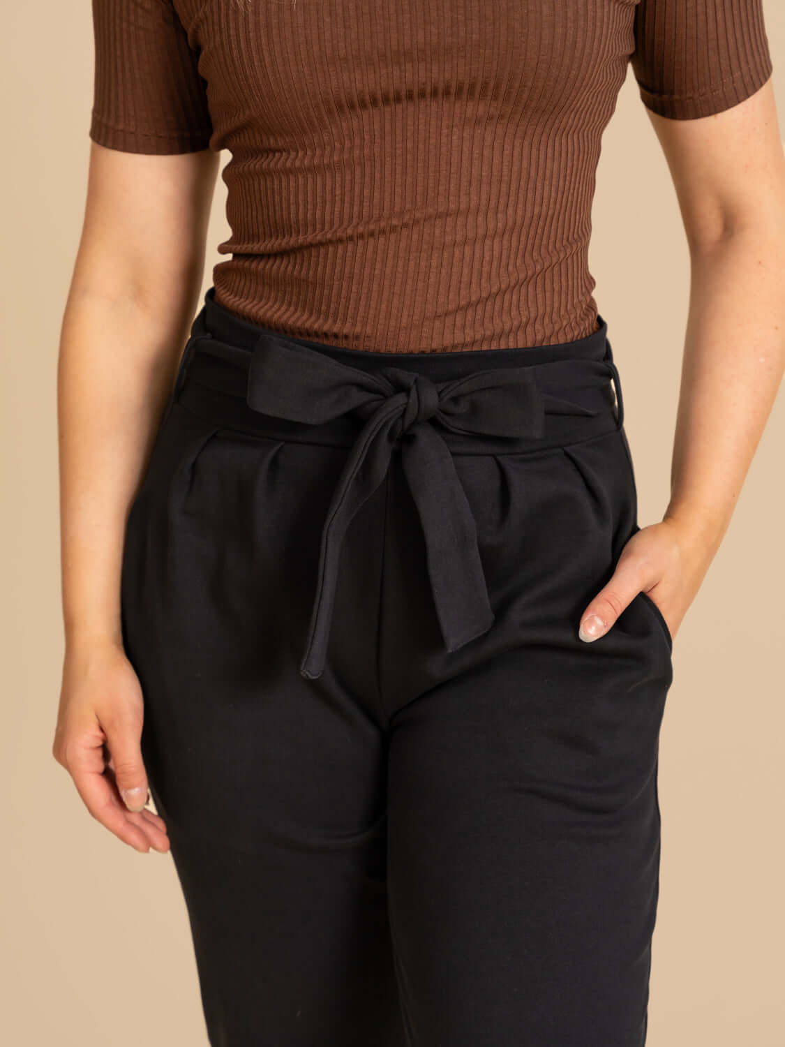 Mukava housut lyhyt, musta Toive.