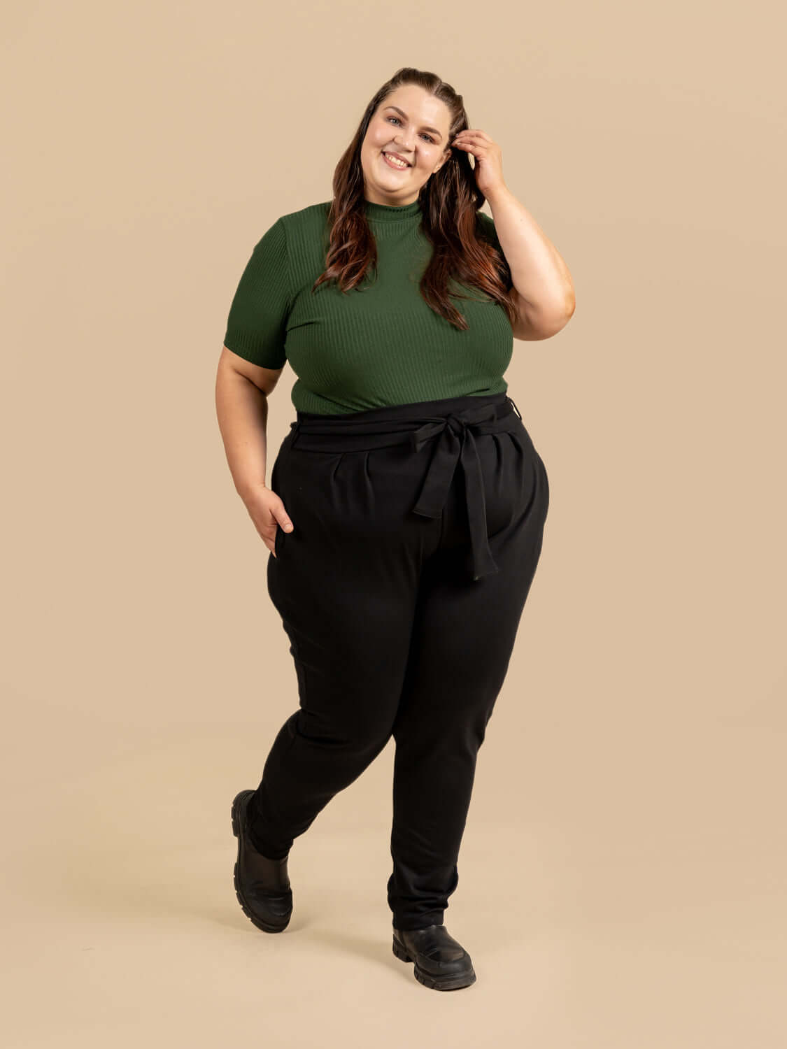 Mukava housut lyhyt, musta Toive.