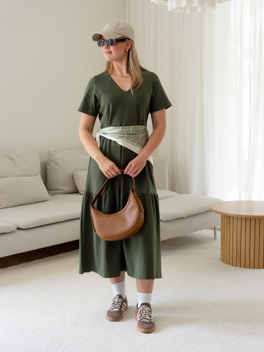 V-pääntiemekko pitkä, khaki