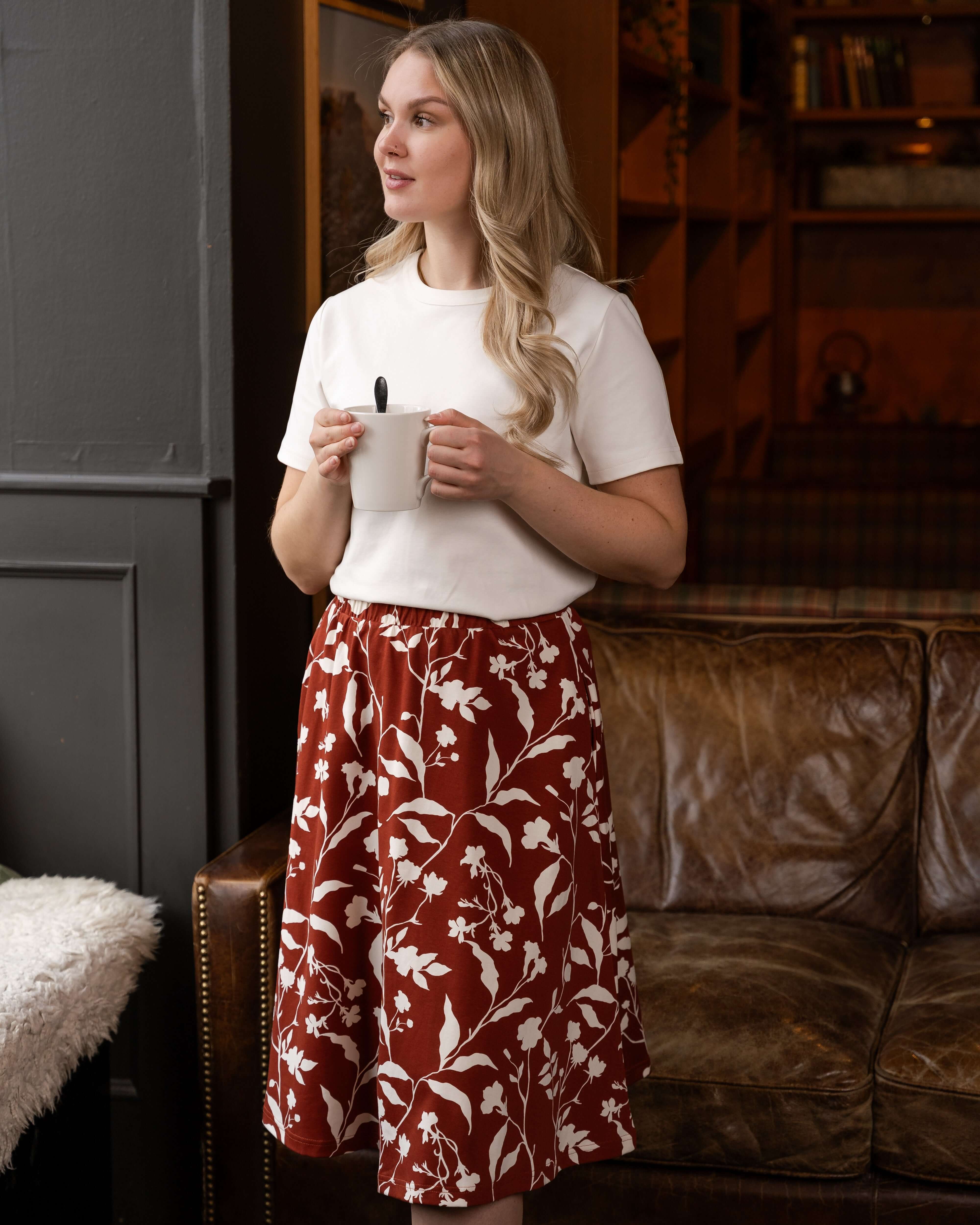 Kellotettu hame, Varjot mahonki Toive.