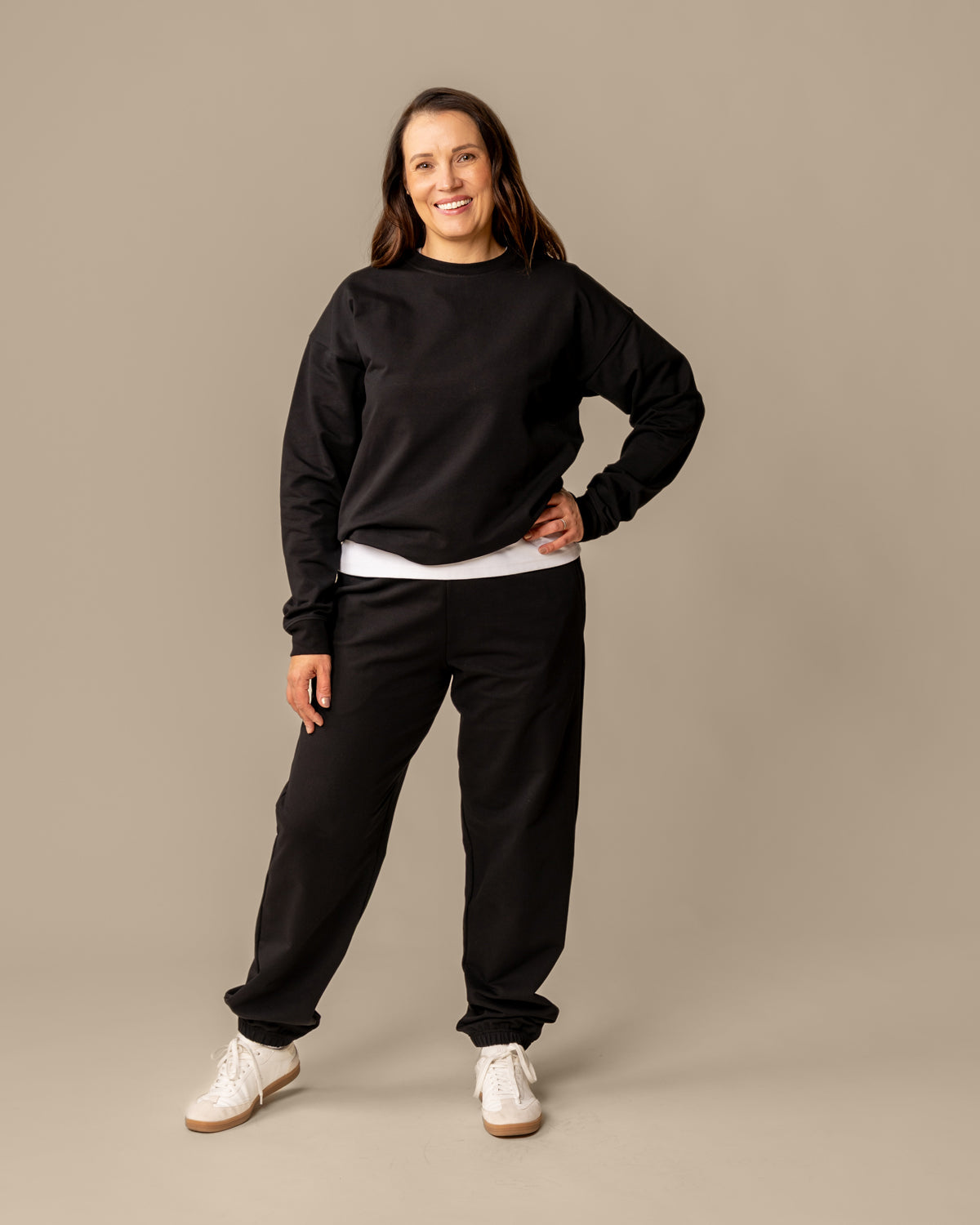 Collegehousut, musta Toive