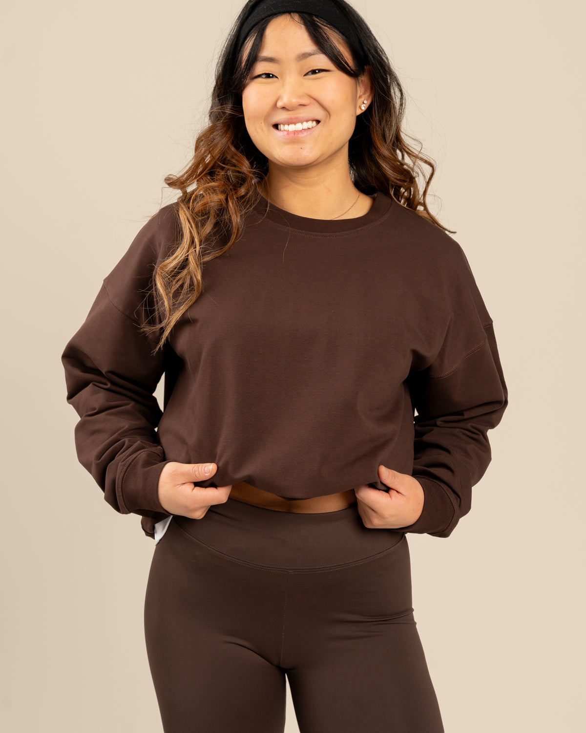 Tummanruskeat leggingsit 