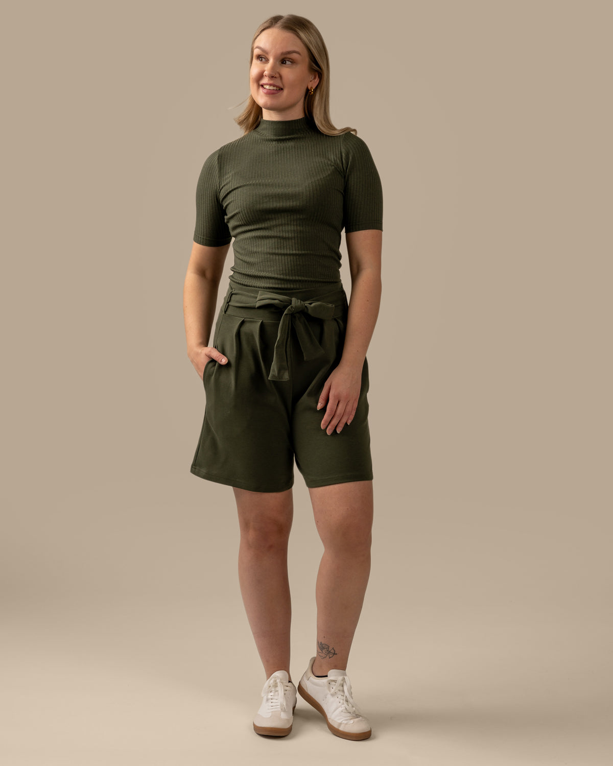 Mukava shortsit, khaki Toive.