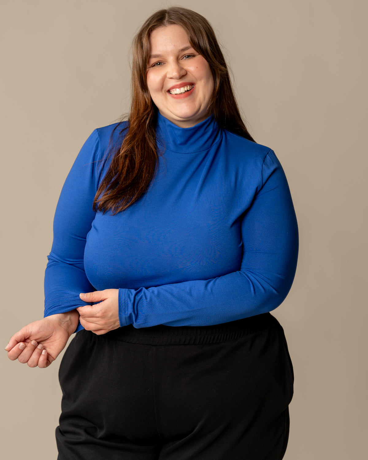 Poolo ultramariini - kaunis sininen toppi, ihanan pehmeä ja hengittävä LENZING™ ECOVERO™ viskoosi.