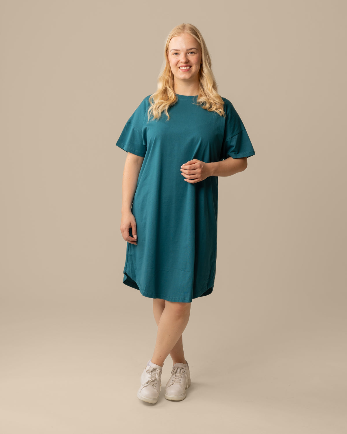 T-paitamekko, vaalea petrooli