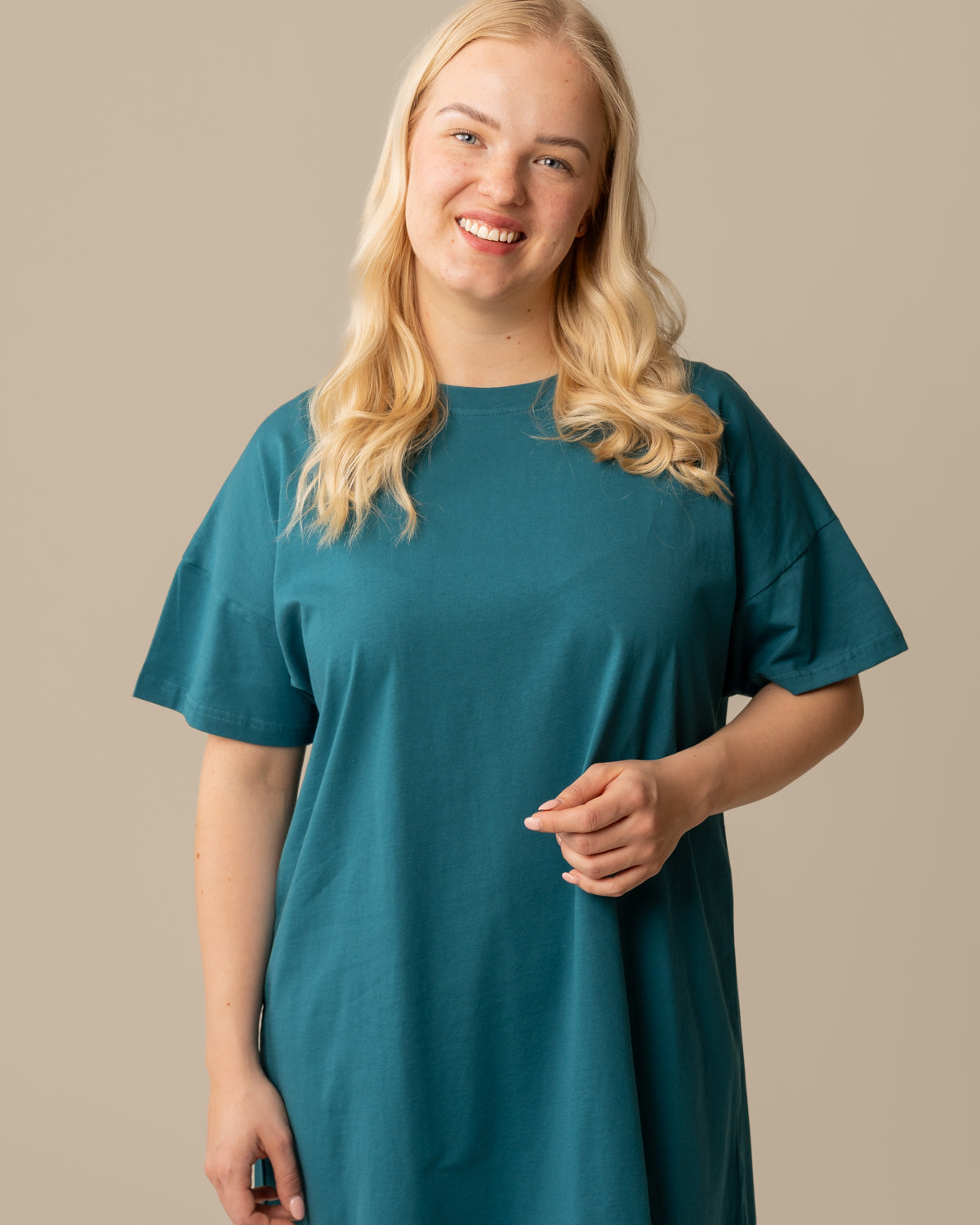 T-paitamekko, vaalea petrooli