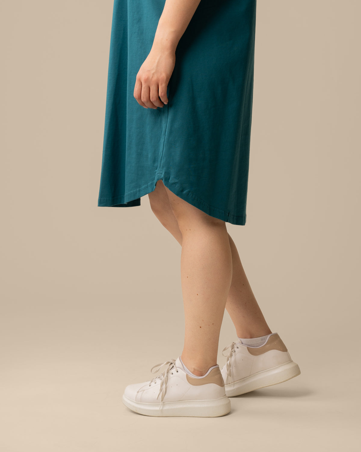 T-paitamekko, vaalea petrooli