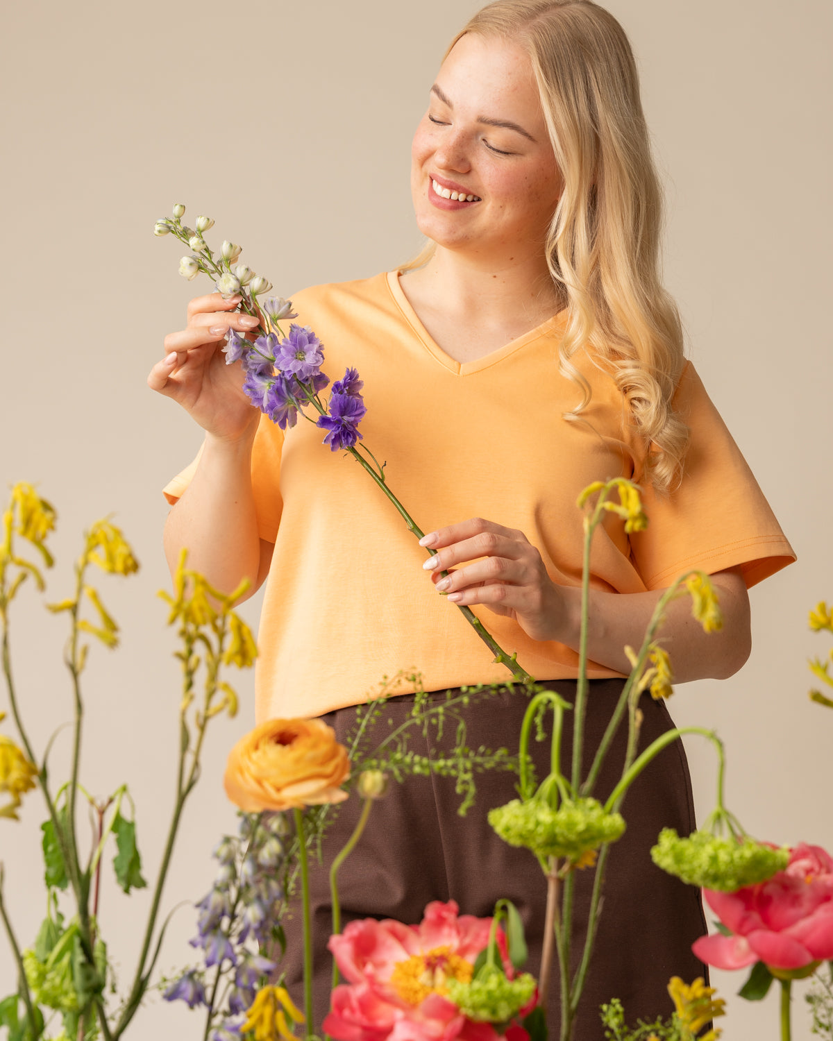 V-pääntie t-paita, aprikoosi