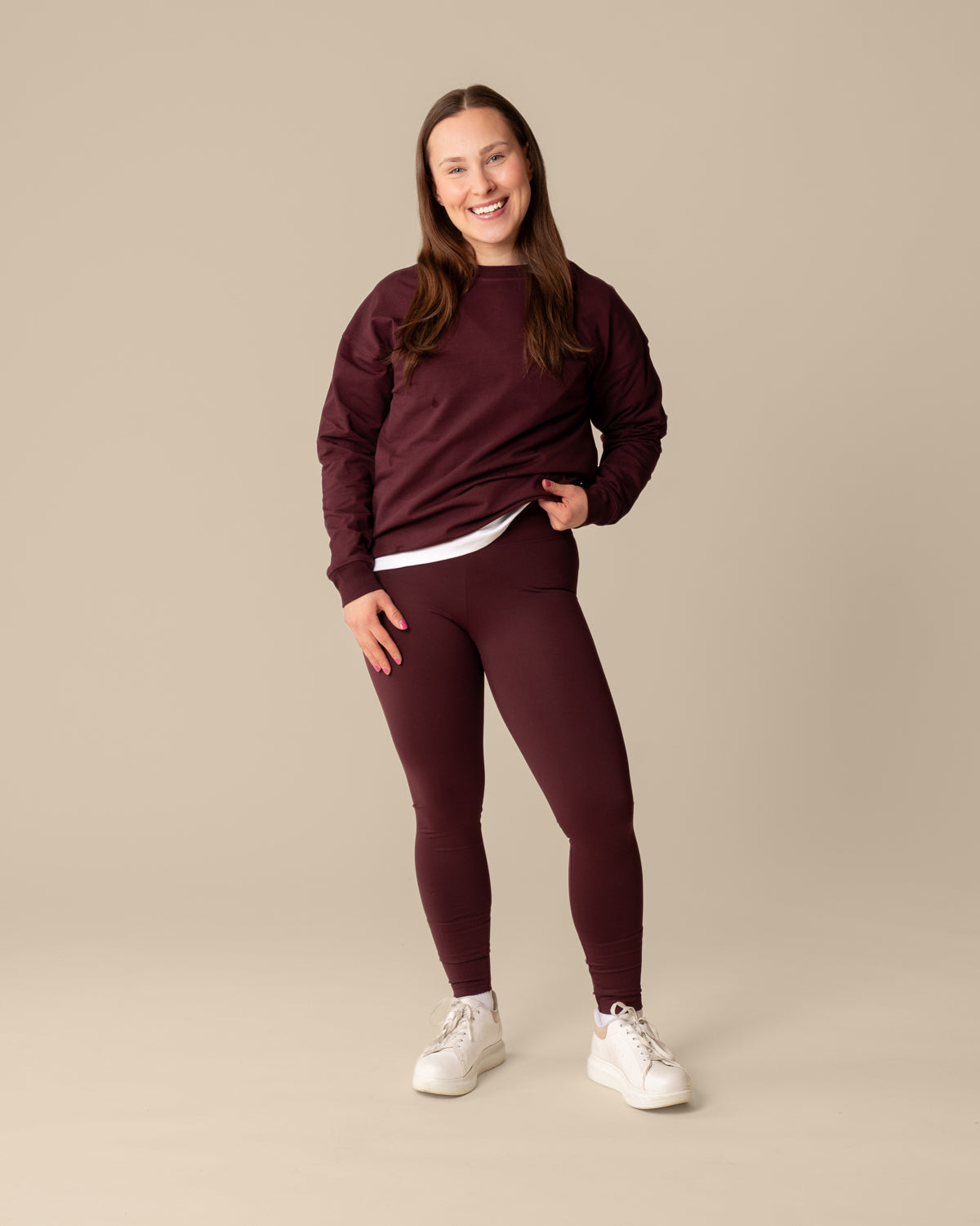 Lyhyet viininpunaiset leggingsit